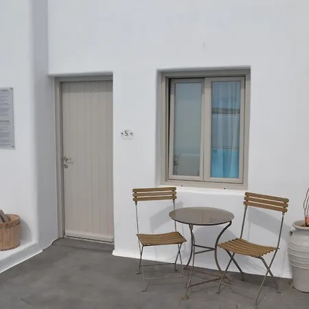 Papadakis 2* Naousa (Paros)